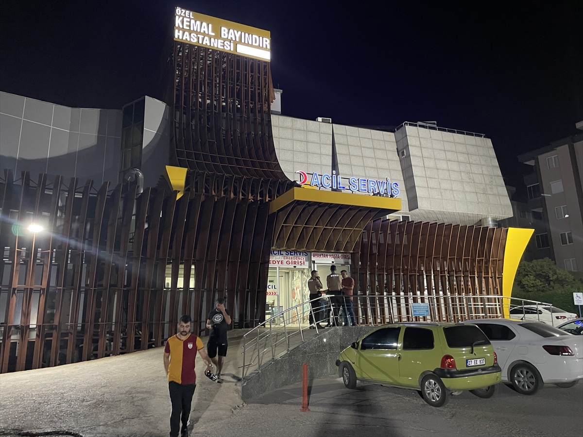 Gaziantep\'te Hasta Yakınları Tarafından Darbedilen Doktor Yoğun Bakımda