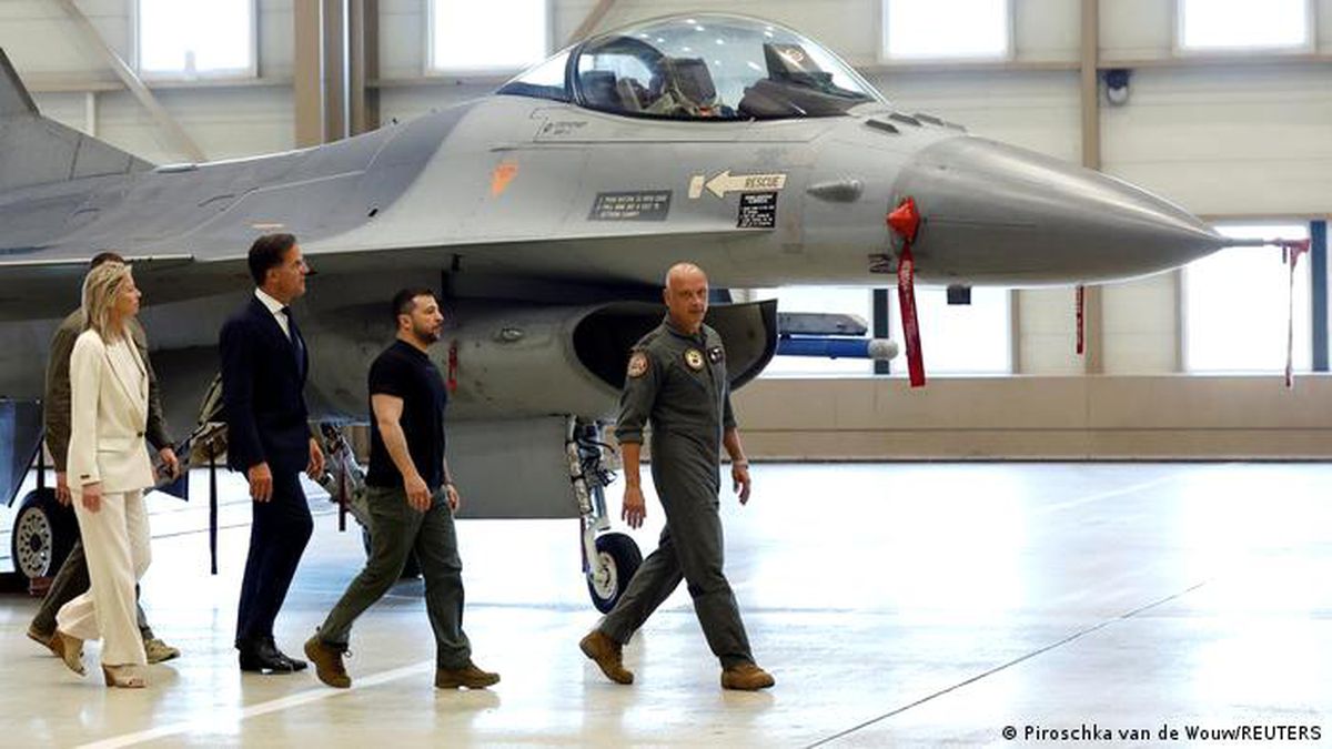 Hollanda ve Danimarka\'dan Ukrayna\'ya F-16