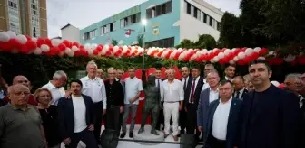 Kartal'da Naim Süleymanoğlu'nun isminin verildiği parka, heykeli konuldu
