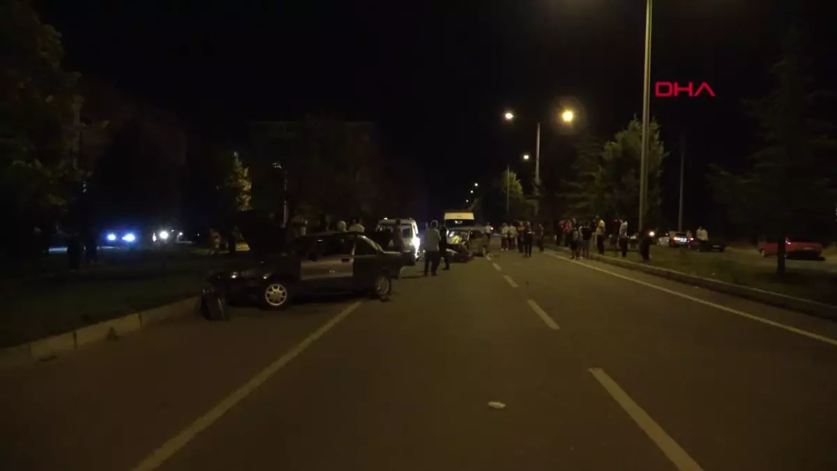 KÜTAHYA\'DA ZİNCİRLEME KAZA; 3 KİŞİ YARALANDI