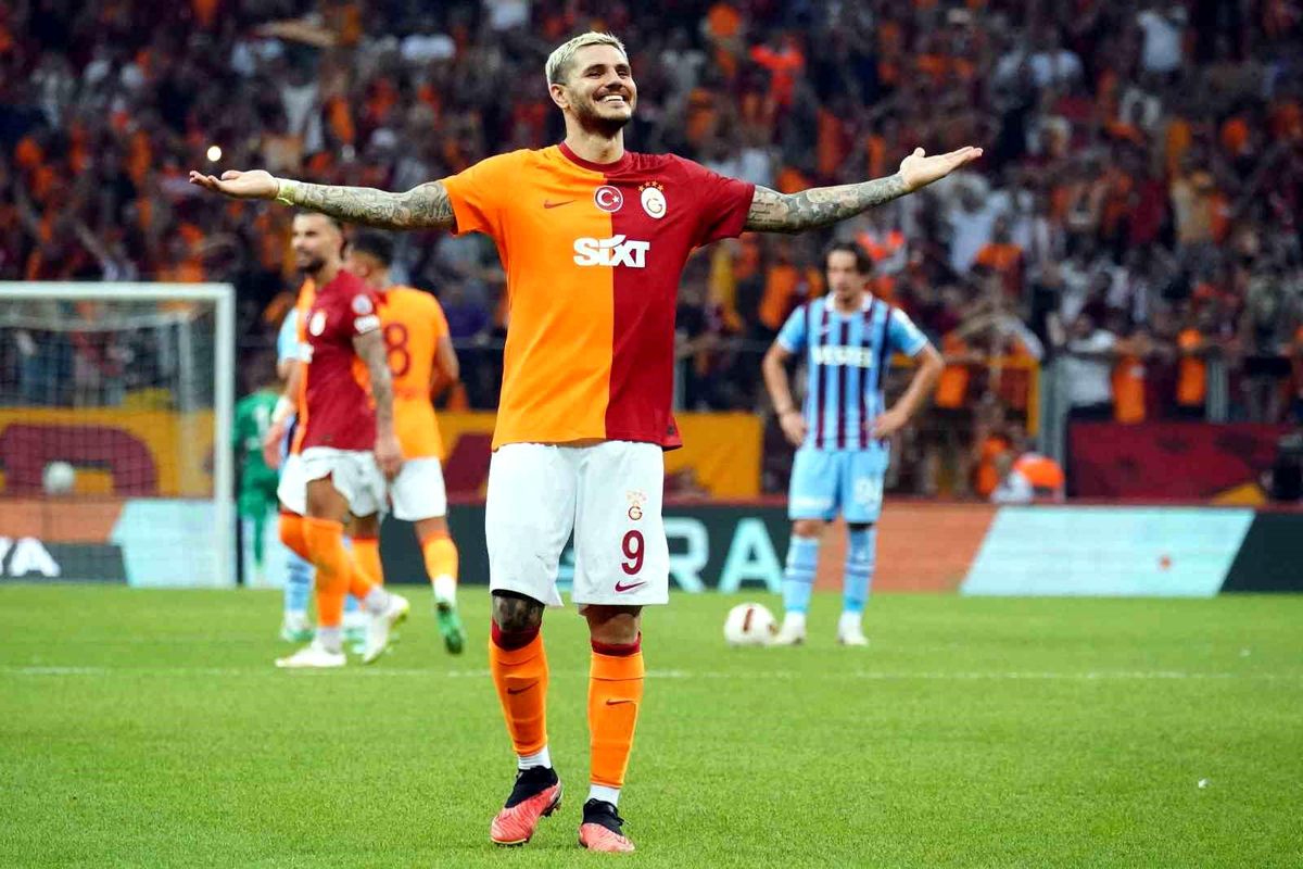 Mauro Icardi, Trabzonspor maçının ardından taraftarlara 3\'lü çektirdi
