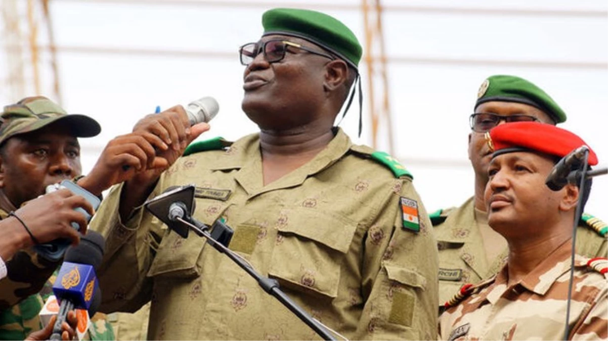 Nijer\'de geçiş hükümeti 3 yıl içinde sivil yönetime geçecek