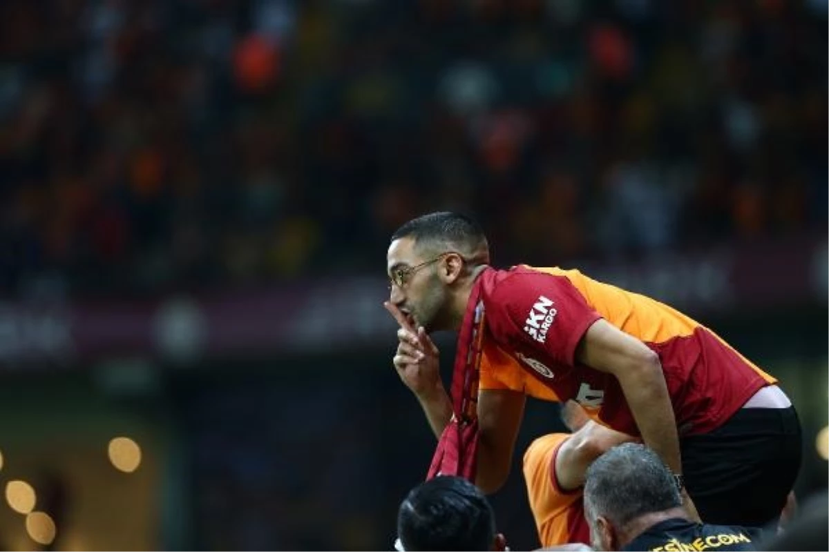 Galatasaray\'ın yeni transferi Hakim Ziyech taraftarlarla buluştu
