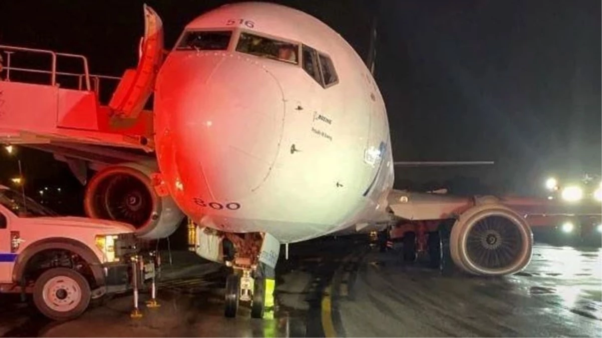 ABD\'de yolcu uçağı sert iniş yaptı, facianın eşiğinden dönüldü