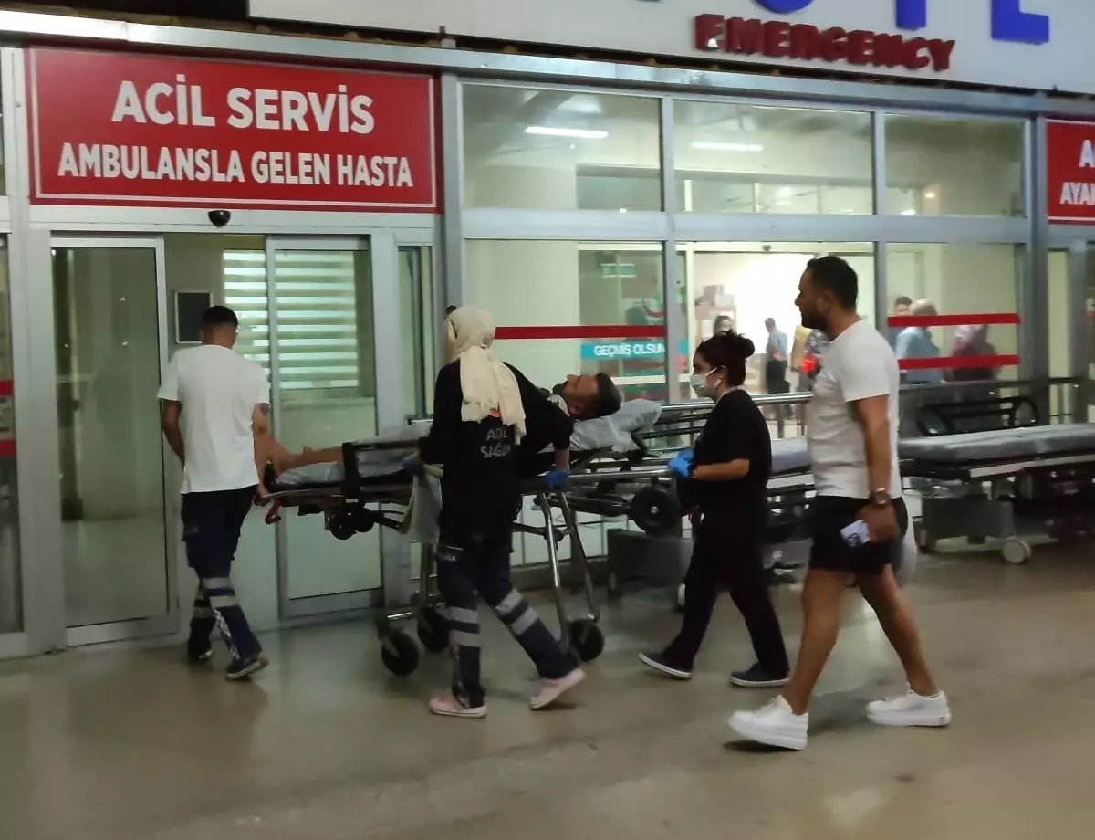 Adana\'da devrilen motosikletin sürücüsü yaralandı