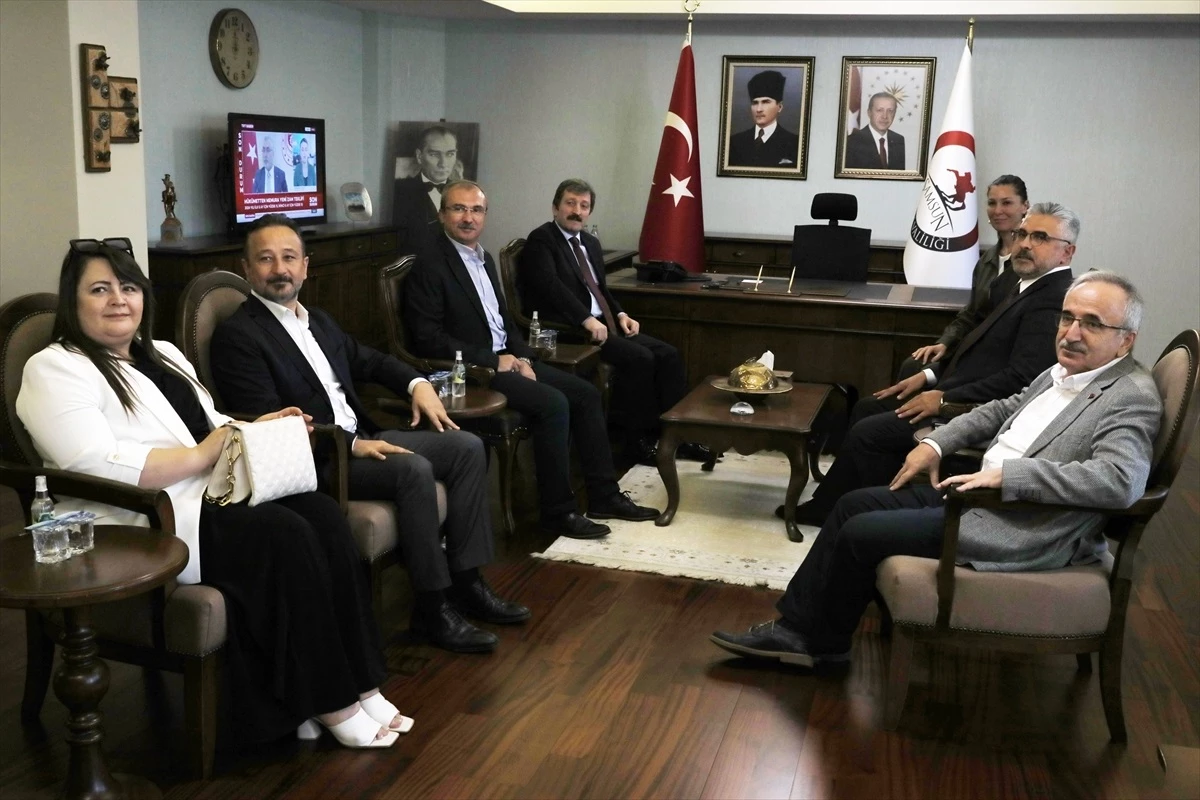 AK Parti Genel Başkan Yardımcısı Çiğdem Karaaslan ve heyeti Samsun Valisi Orhan Tavlı\'yı ziyaret etti
