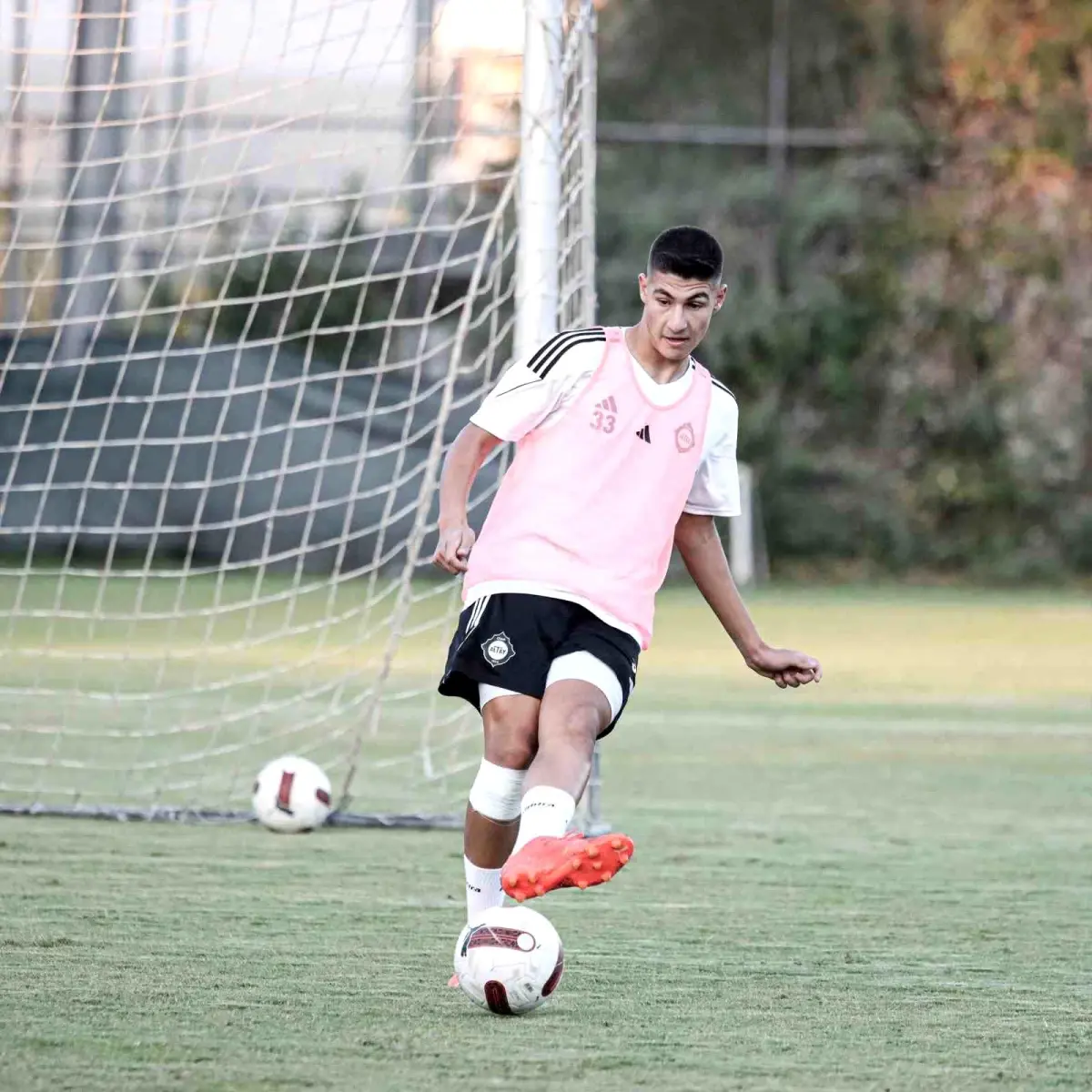 Altay\'ın genç oyuncusu Efe Sarıkaya, Galatasaray ve Fenerbahçe gözlemcilerinin dikkatini çekti