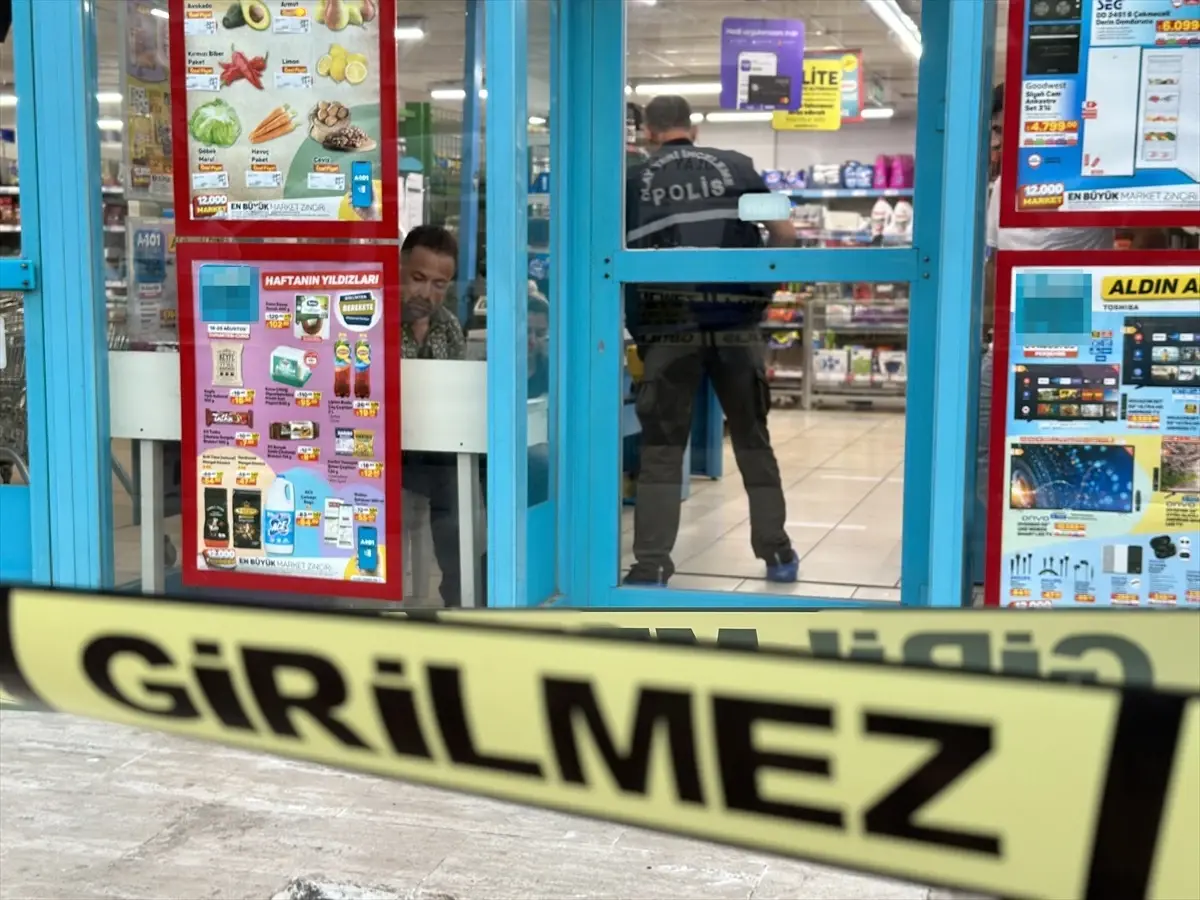 Antalya'da Kadın, Eşi Tarafından Bıçaklanarak Öldürüldü