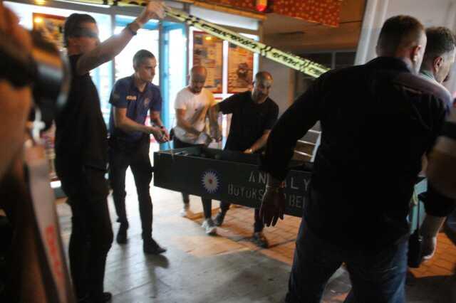 Antalya'da Boşanma Aşamasındaki Kadın, Eş Tarafından Bıçaklanarak Öldürüldü