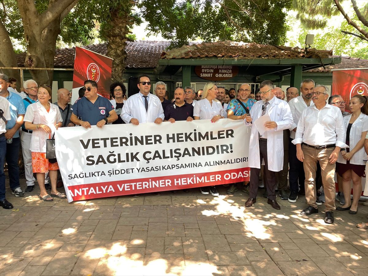 Antalya\'da Veteriner Hekimler Şiddete Tepki Gösterdi