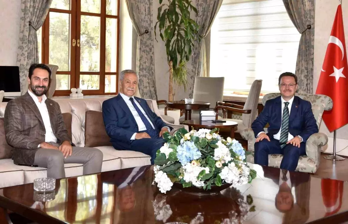 Bülent Arınç ve oğlu Manisa Valisi Enver Ünlü\'yü ziyaret etti