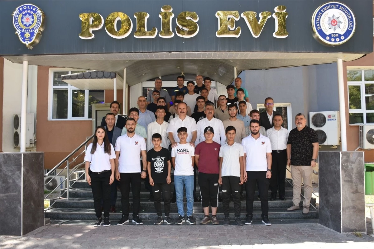 Batman\'da 20 lise öğrencisi İstanbul\'a geziye gönderildi