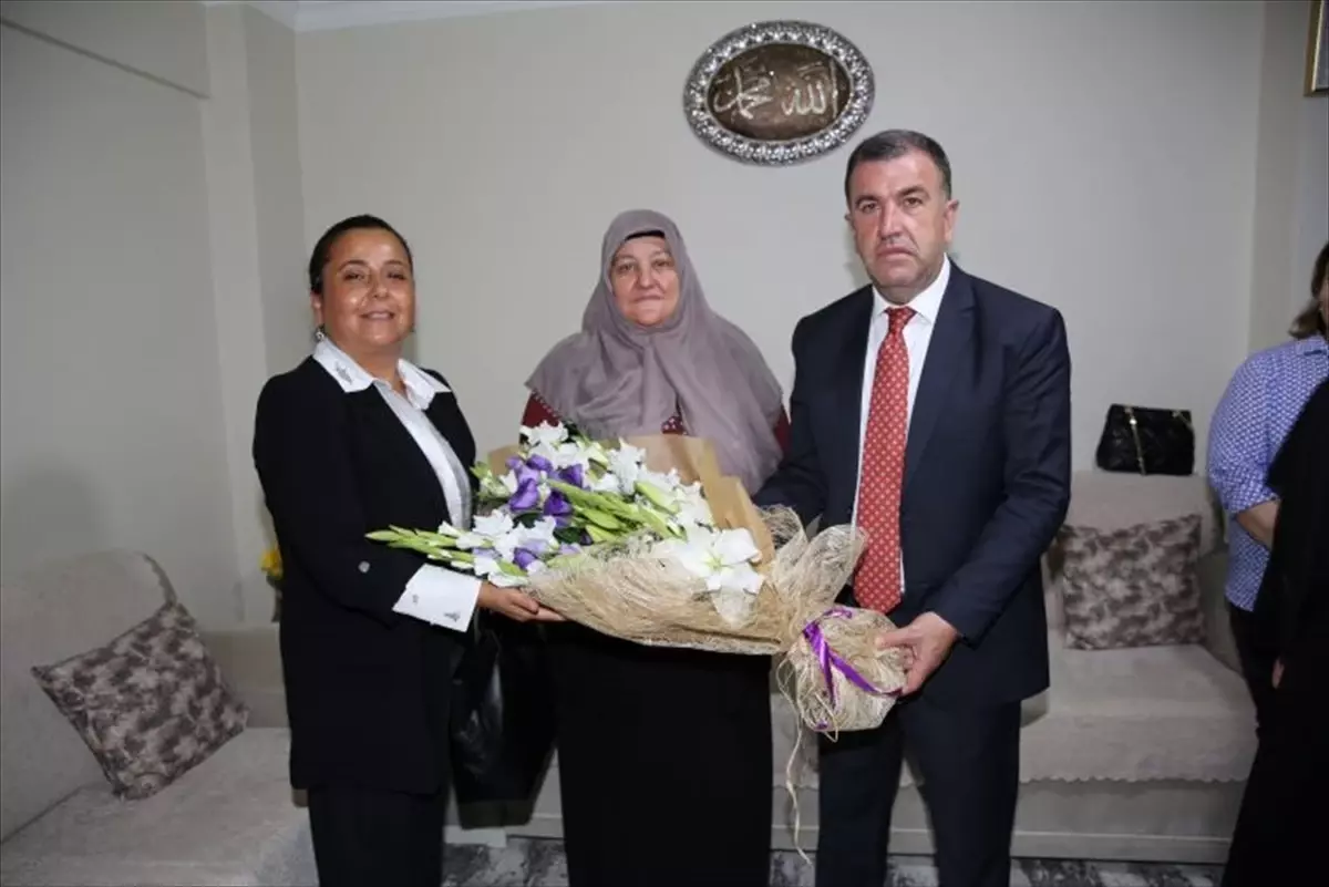 Bayburt Valisi Eldivan, şehit ailesini ziyaret etti