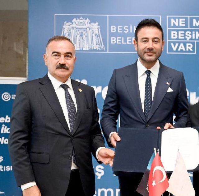 Beşiktaş Belediye Başkan Yardımcısı Topçuoğlu makamında geçirdiği kalp krizi sonucu hayatını kaybetti Beşiktaş Belediye Başkan Yardımcısı Topçuoğlu makamında geçirdiği kalp krizi sonucu hayatını kaybetti