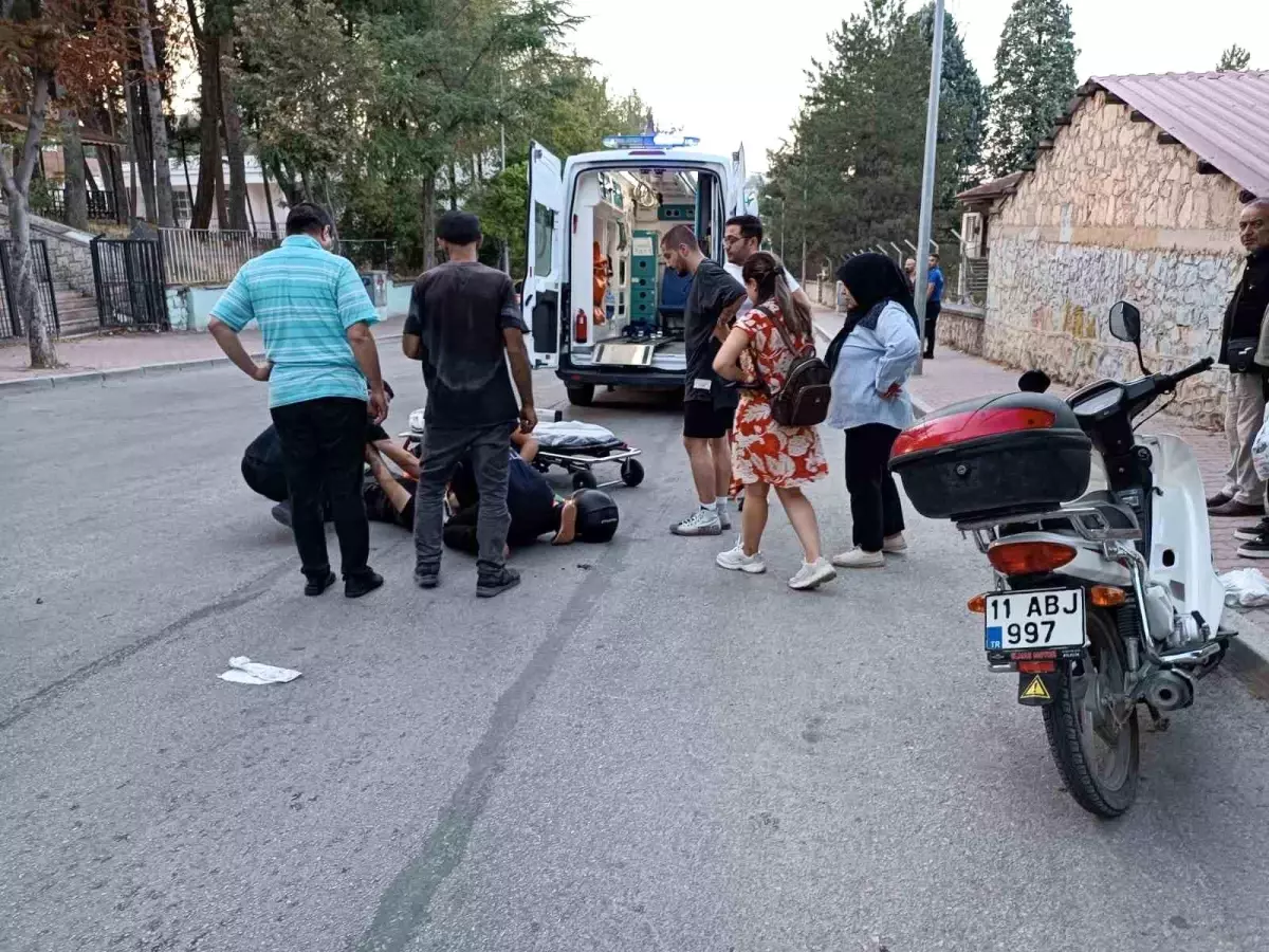 Bilecik'te Otomobil ile Motosiklet Çarpışması: 1 Yaralı