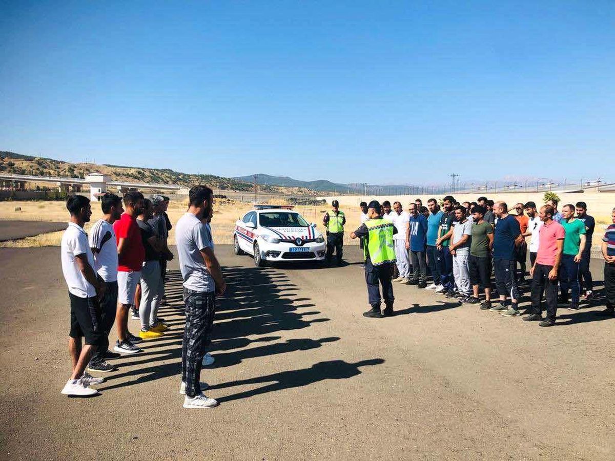 Bingöl\'de Jandarma, Vatandaşları Trafik Kuralları Hakkında Bilgilendirdi