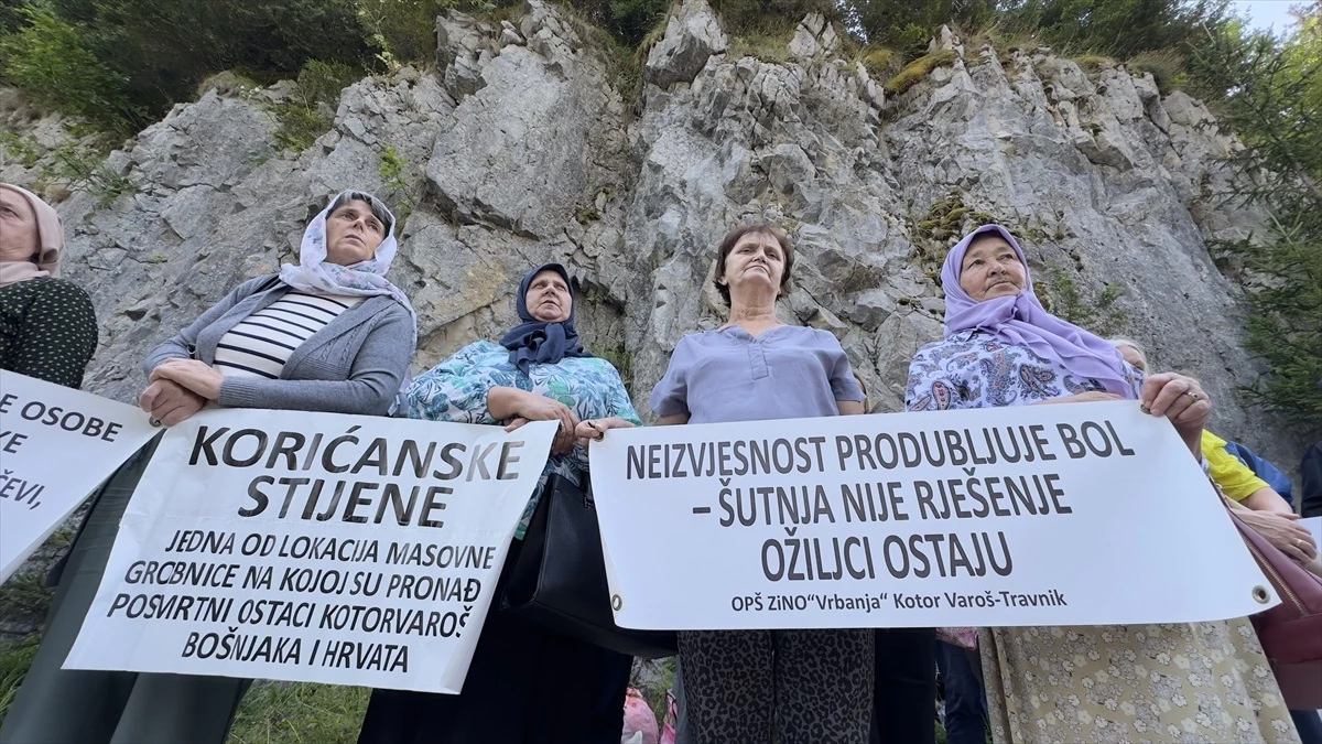 Bosna Hersek\'te Koricanske kayalıklarında öldürülen 224 sivil anıldı