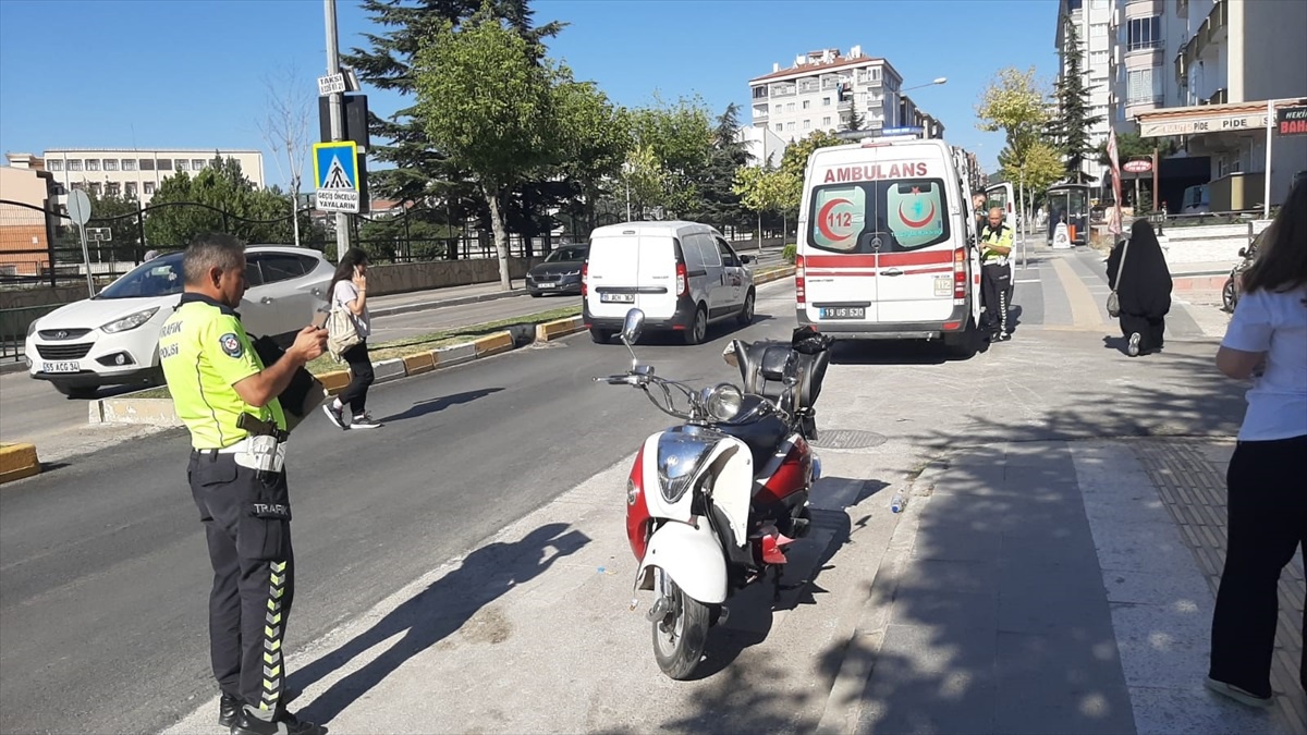 Çorum\'da motosiklet ile otomobil çarpıştı, bir kişi yaralandı