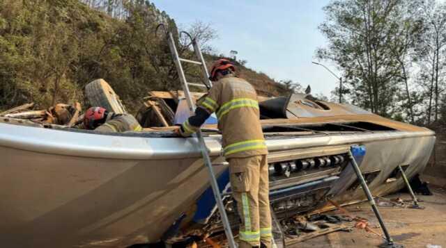 Deplasmandan dönen taraftarları taşıyan otobüs kaza yaptı: Yedi taraftar öldü, 27 taraftar yaralandı