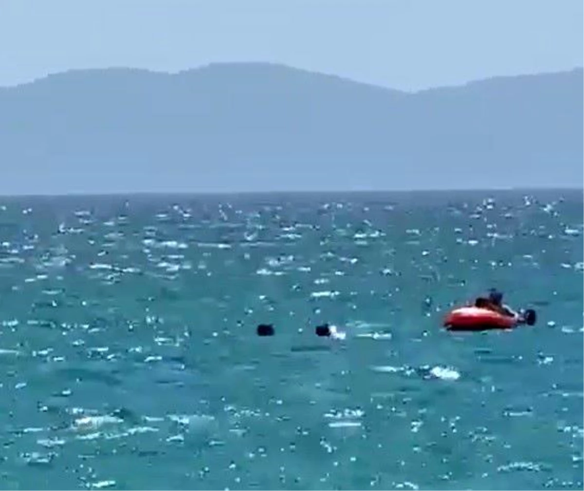 Edirne\'de Oyuncak Şişme Botla Denize Açılan Anne ve Oğlu Kurtarıldı