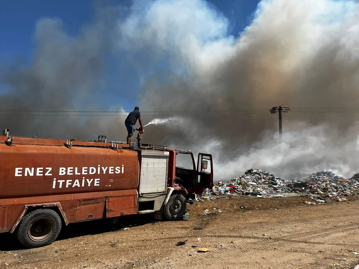 Enez\'deki eski çöp depolama alanında çıkan yangın söndürüldü