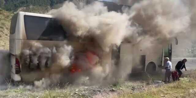 Erzurum'da yolcu otobüsü alev alev yandı! O anlar kameraya yansıdı