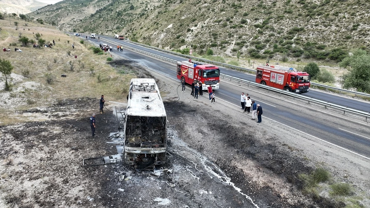 Erzurum\'da yolcu otobüsünde çıkan yangın, söndürüldü
