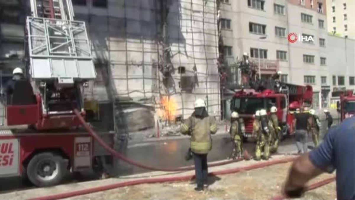 Esenyurt\'ta kültür merkezi yangını sırasında 30 katlı binadan vatandaşlar böyle kaçtı