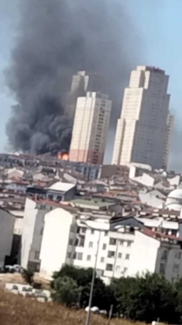 Esenyurt'ta kültür merkezinde yangın! Çok sayıda ekip sevk edildi Esenyurt'ta kültür merkezinde yangın! Çok sayıda ekip sevk edildi