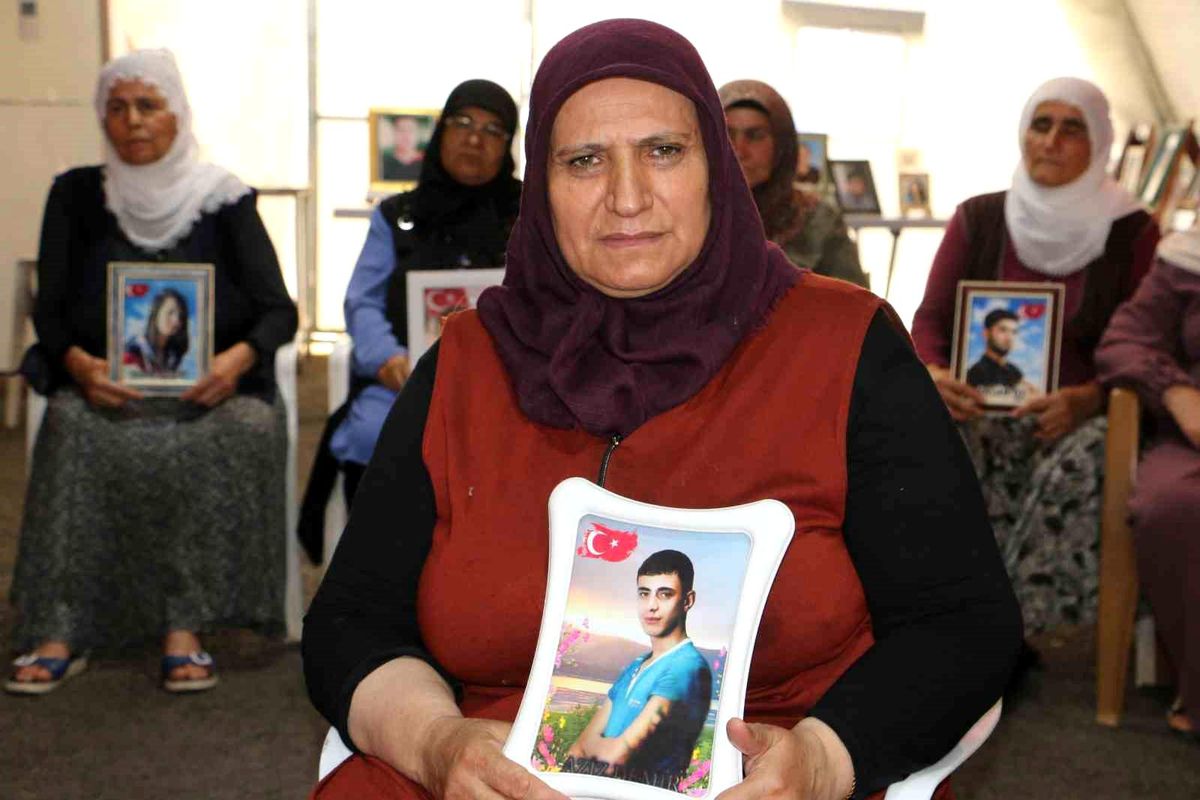 Ailelerin HDP İl Binası Önündeki Evlat Nöbeti Devam Ediyor