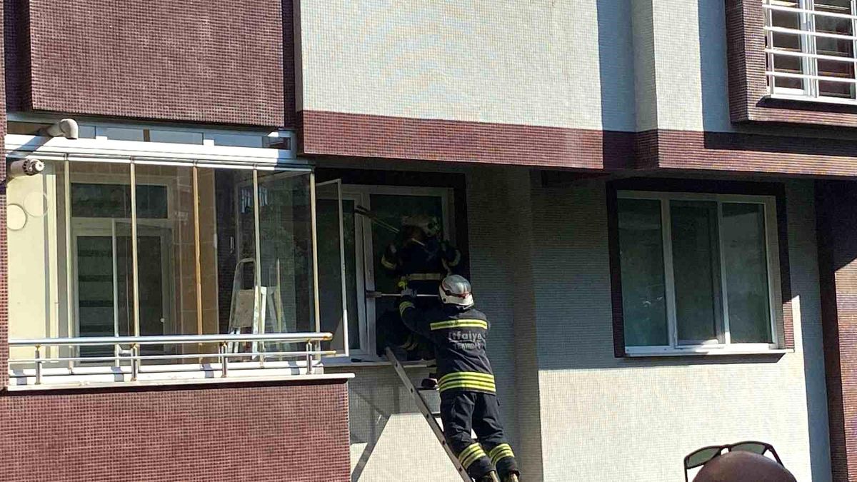 Tekirdağ Çorlu\'da Gaz Kaçağı Nedeniyle Apartman Tahliye Edildi