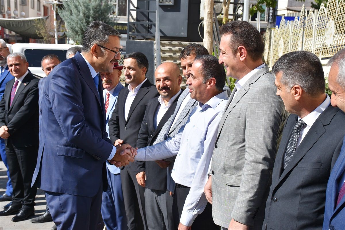 Hakkari Valisi Ali Çelik görevine başladı
