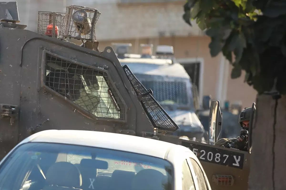 İsrail Güçleri Nablus\'ta Filistinlilere Baskın Düzenledi, 8 Yaralı