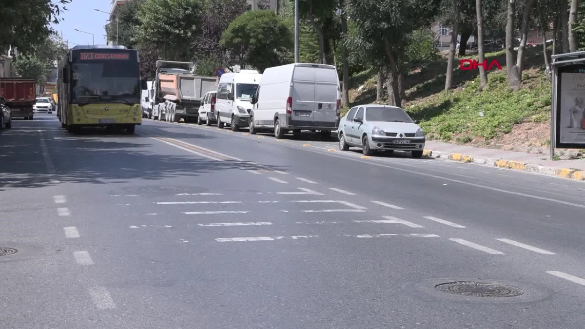 İstanbul\'da Bisiklet Yolları Araçlar Tarafından İşgal Ediliyor