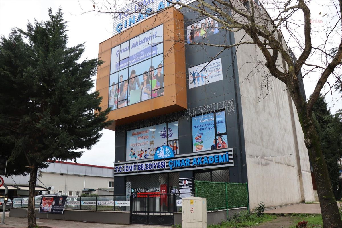 İzmit Belediyesi Çınar Akademi, mezun öğrenci ön başvurularını almaya devam ediyor