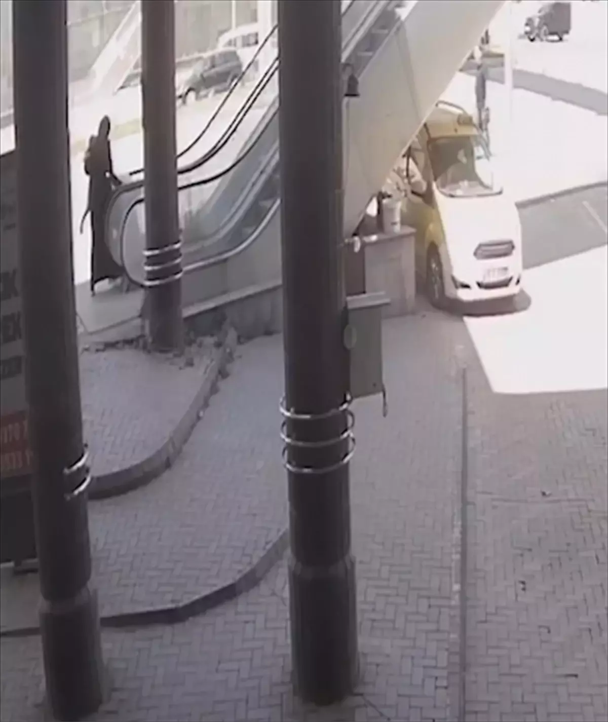 Karabük'te Yürüyen Merdivene Sıkışan Çocuk Tedavi Altına Alındı