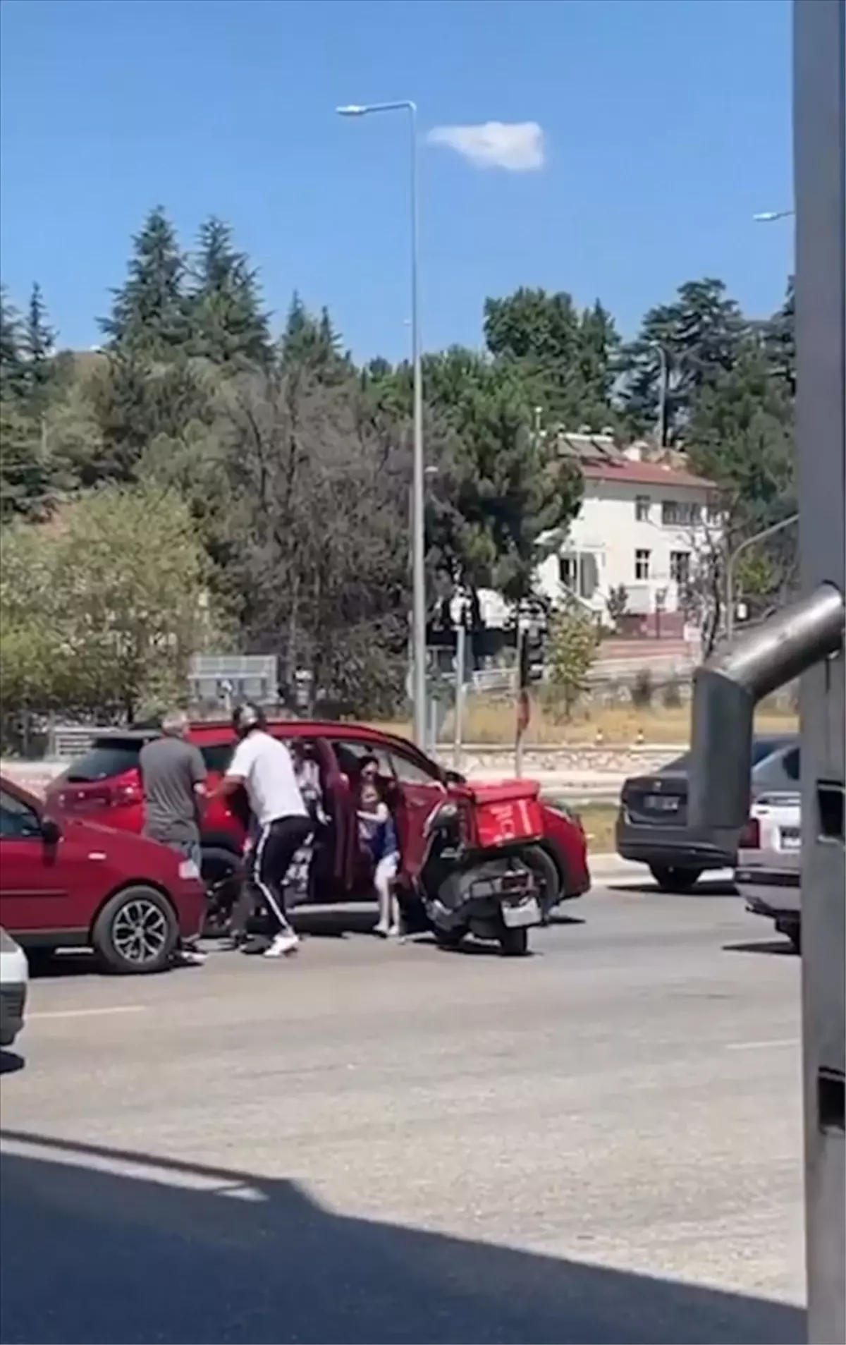 Karabük'te Yol Vermeme Tartışması Kamerada