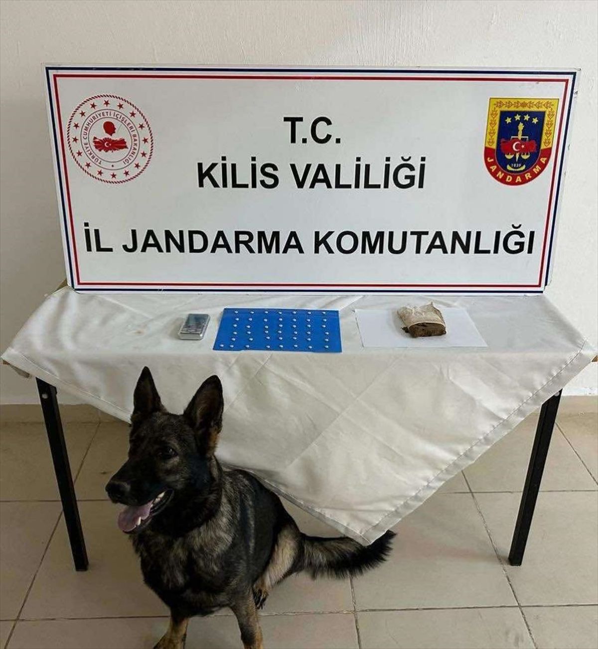 Kilis\'te aracında uyuşturucu bulunan şüpheli gözaltına alındı
