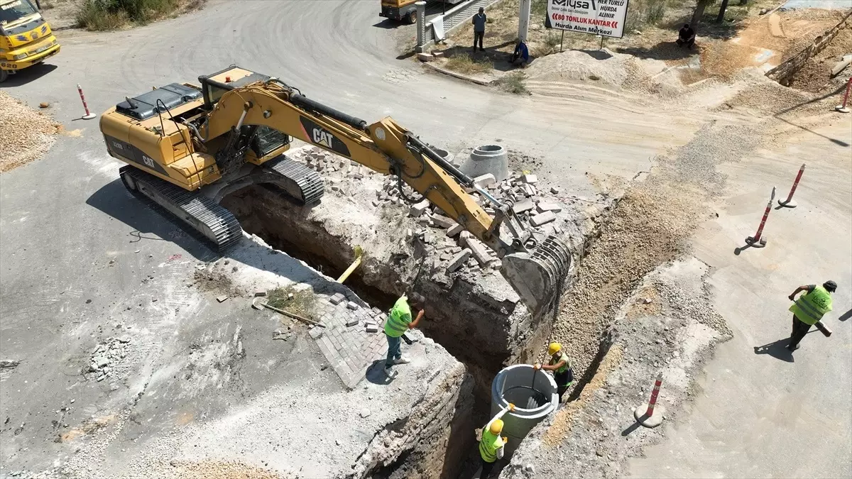 Konya Büyükşehir Belediyesi altyapı eksiklerini tamamlamak için çalışmalarını sürdürüyor