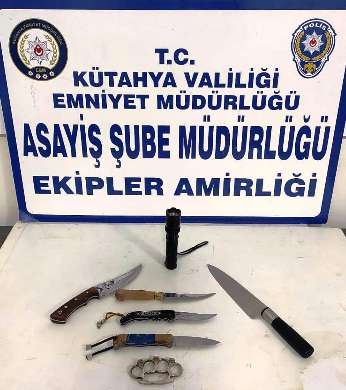 Kütahya'da polis ekipleri tarafından gerçekleştirilen Bölge Uygulamasında 360 kişi ve 75 araç kontrol edildi