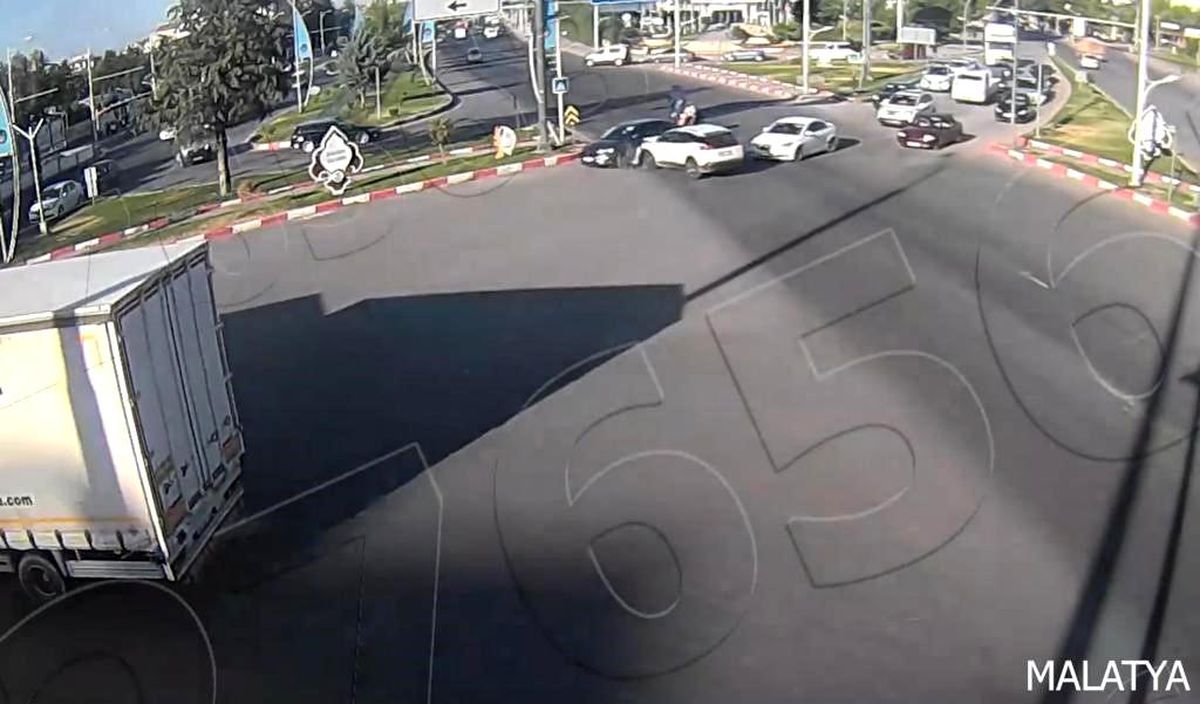 Malatya\'da dikkatsizlik ve kural ihlalleri sonucu meydana gelen trafik kazaları KGYS kameralarına yansıdı