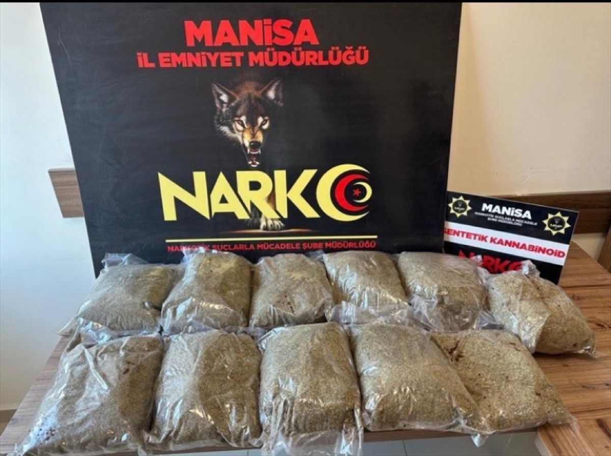 Manisa\'da otomobilde 10 kilo 600 gram sentetik uyuşturucu ele geçirildi