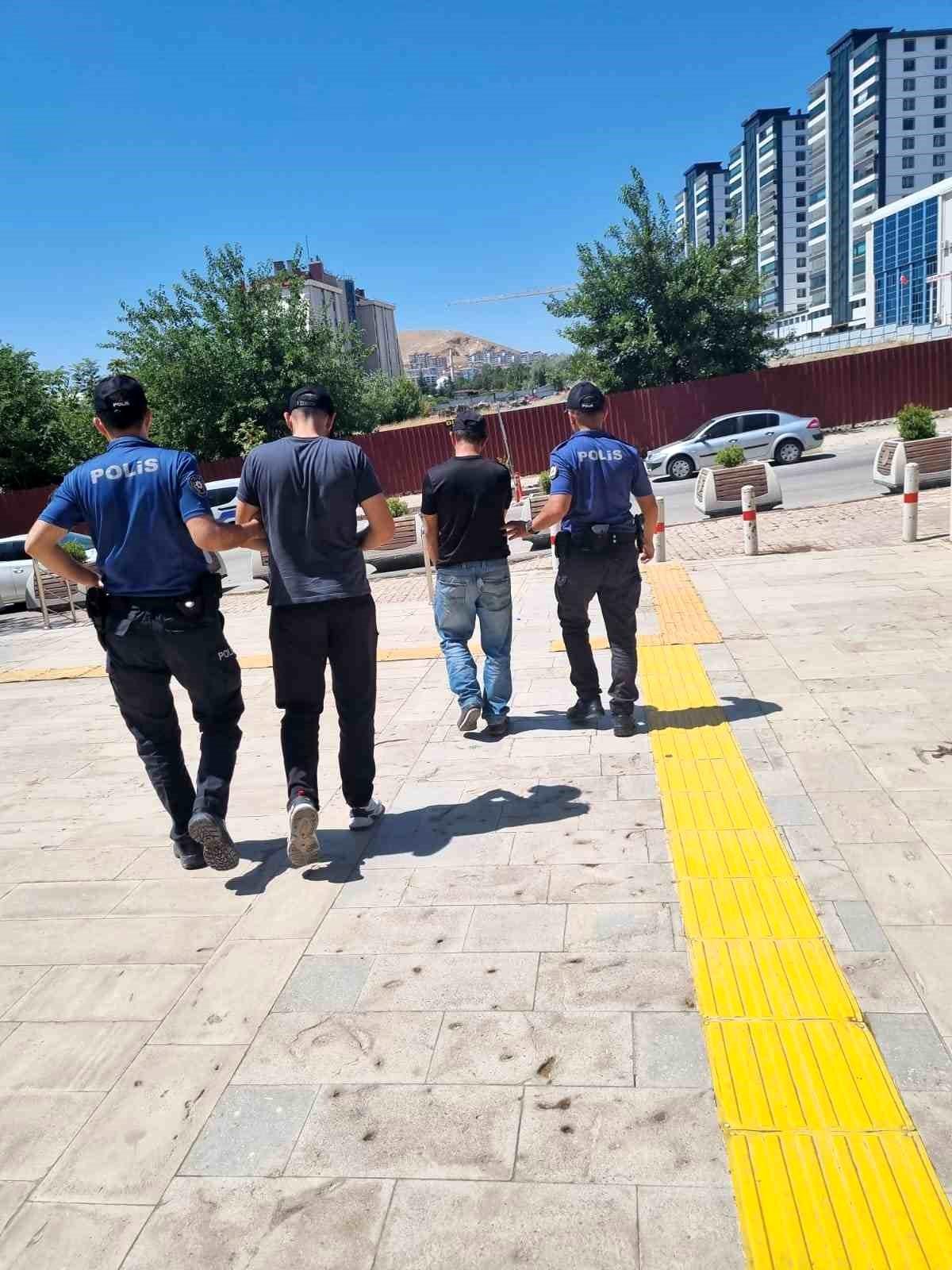 Elazığ\'da İl Milli Eğitim Lojmanlarından hırsızlık yapan 2 şüpheli tutuklandı
