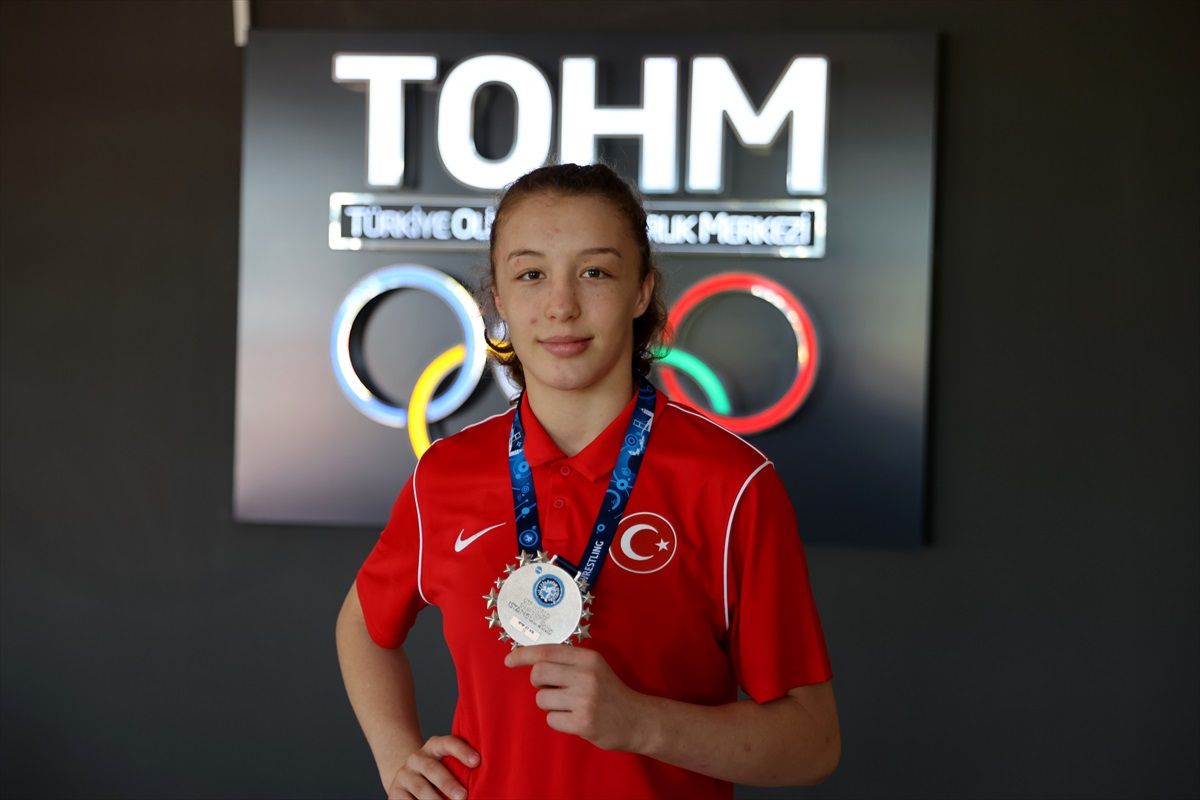 Milli Sporcu Eylem Engin, Kırkpınar Yağlı Güreşleri\'ne Olan Sevgisiyle Kariyerini Şampiyonlukla Süslemek İstiyor