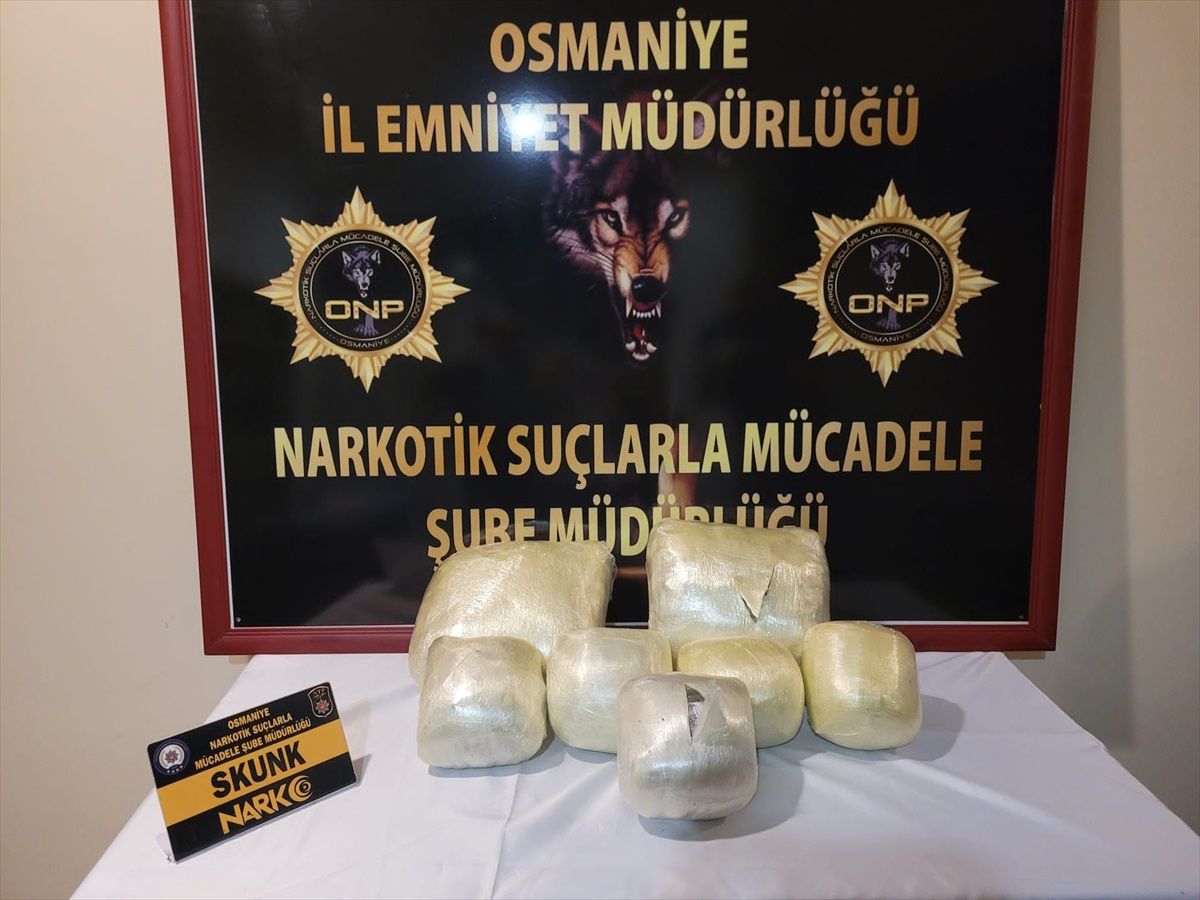 Osmaniye\'de yolcu otobüsünde 9 kilo 650 gram uyuşturucu ele geçirildi
