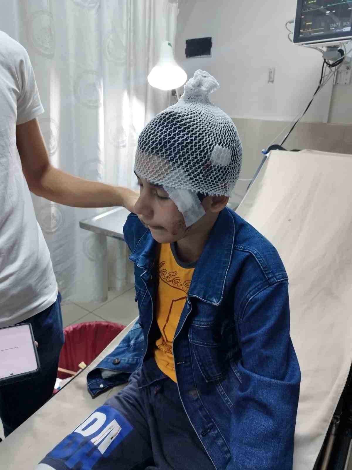 Afyonkarahisar\'da Çocuk Salıncakta Ateş Açılması Sonucu Yaralandı