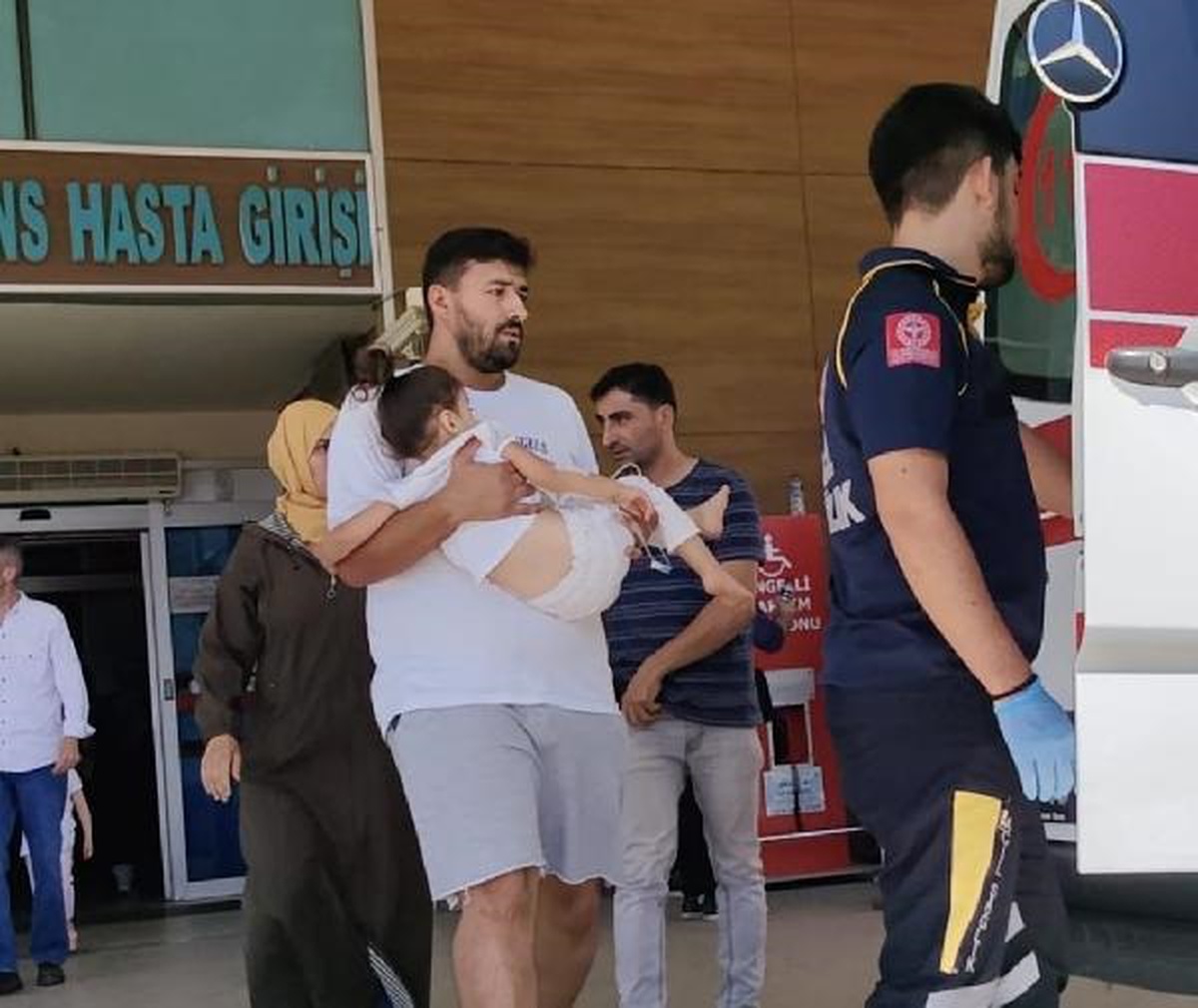 Buzdolabında Bulduğu Sirke Ruhunu Su Zanneden Çocuk Hastaneye Kaldırıldı