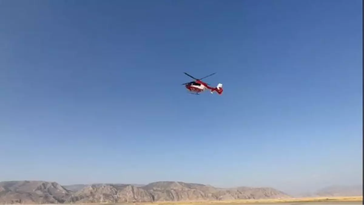 Şırnak\'ta Kanser Şüphesi Bulunan Hasta Ambulans Helikopterle Diyarbakır\'a Sevk Edildi