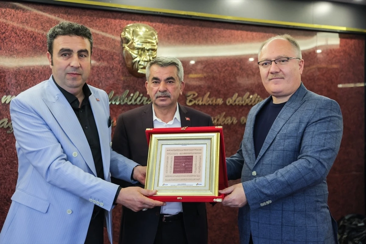 Sivas\'ta depremzedelere hizmet veren berber ve kuaförlere teşekkür belgesi