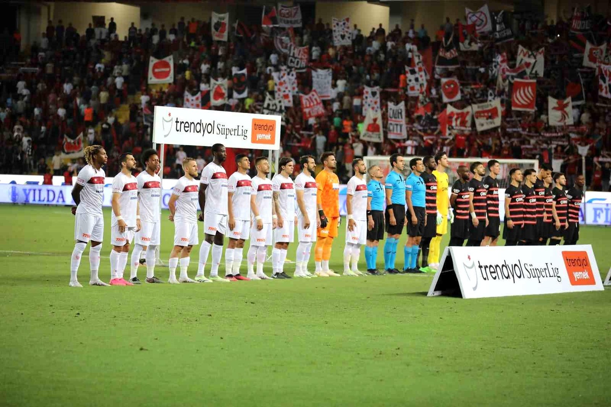 Sivasspor\'da Roman Kvet ilk resmi maçına çıktı